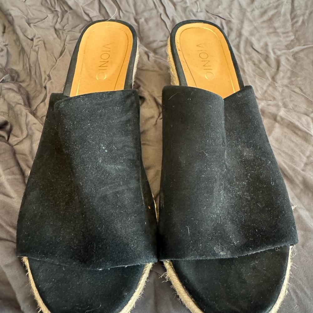Vionic size 9.5 Black Wedge Slip-On Design